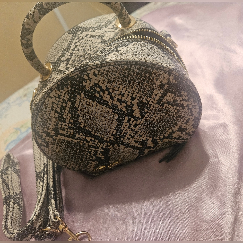 Y2K WET SEAL FAUX EMBOSSED HANDBAG